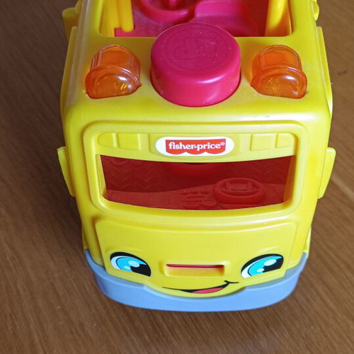 Fisher Price Little People School Bus like new with music and 4 figures gift