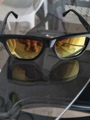 Unisex sunglasses like new, sporty with excellent black lens