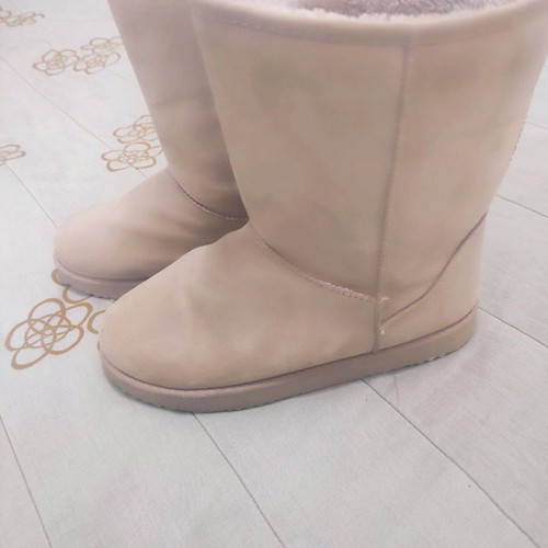 Boots size 37 beige in very good condition with box