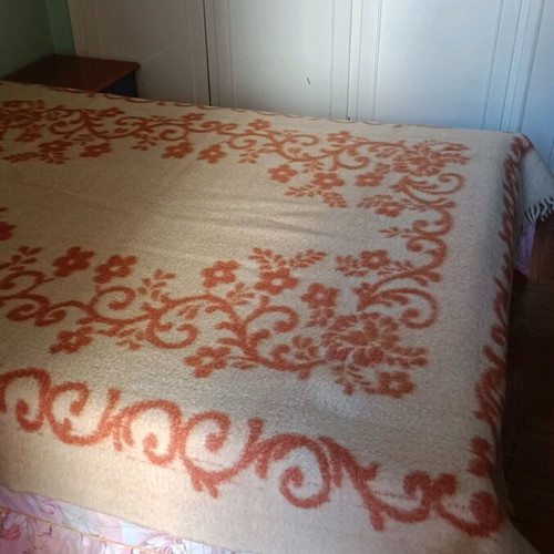 Vintage double bed blanket like new