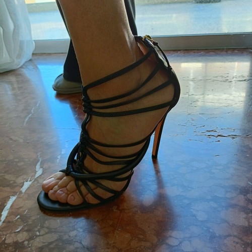 Alessandro Dell Acqua high heels size 40 like new, black
