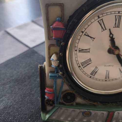 Decorative tabletop clock train Quartz like new