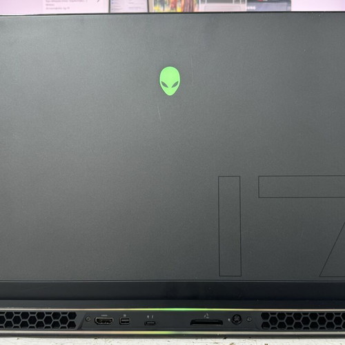 Alienware M17 R3 17.3" i7 10750H 16GB DDR4 1TB NVMe RTX2070 used, moderate battery