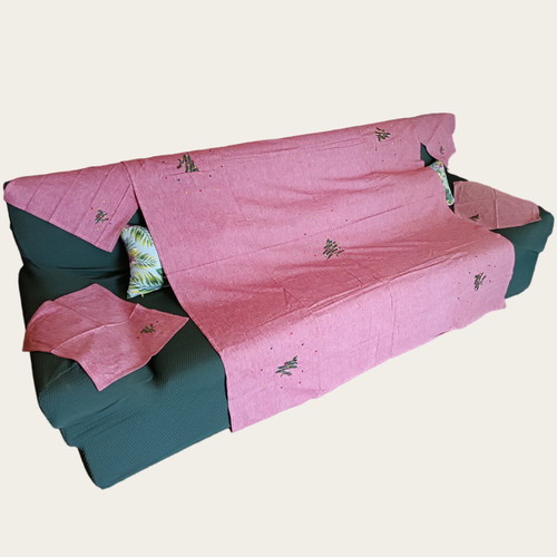Tablecloth and 4 Christmas napkins set used, pink