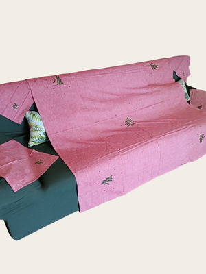 Tablecloth and 4 Christmas napkins set used, pink