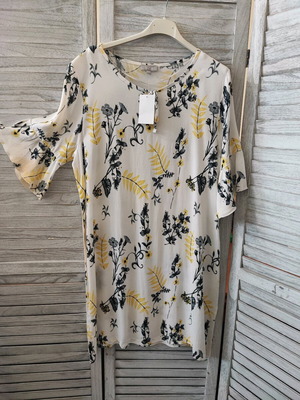 Short mini dress white size M, like new