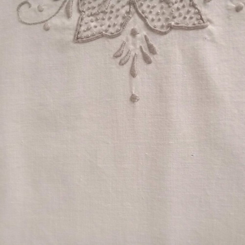 Vintage set of 4 ecru table linens with gray details like new