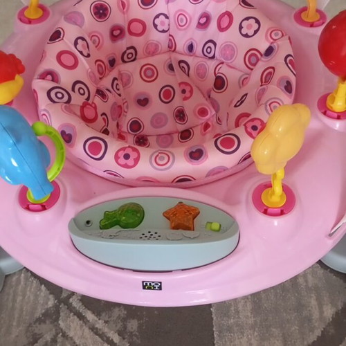 Jumberoo Moni like new with rotating seat and music