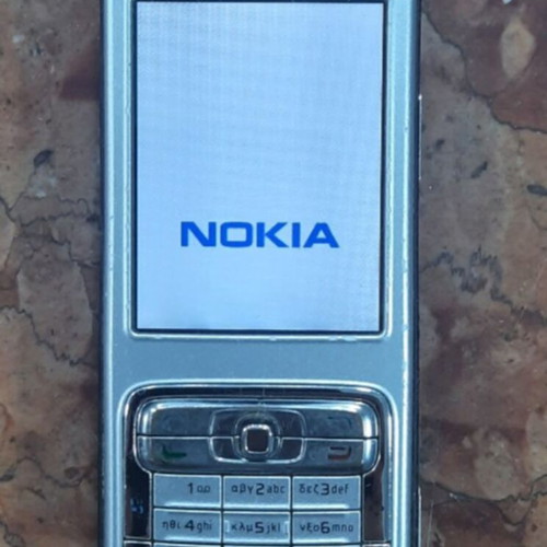 Nokia N73 64MB silver phone like new with charger