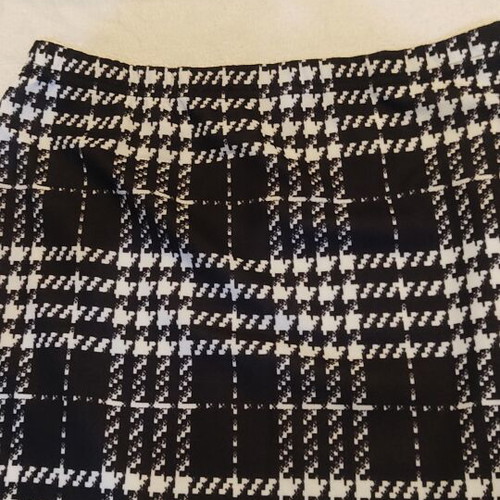 Mini skirts Shein like new, size S, black and red, set of 2