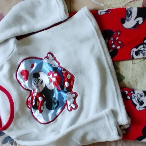 Minnie Mouse fleece pajamas used, size 3-4 years, white and red