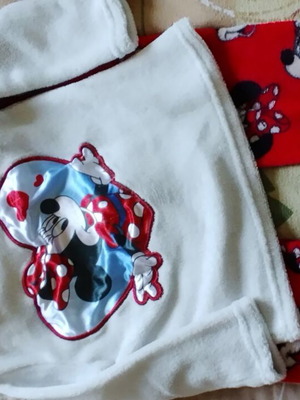Minnie Mouse fleece pajamas used, size 3-4 years, white and red