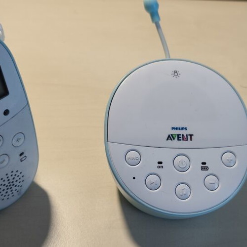Philips Avent baby monitor used with manuals and 2 chargers