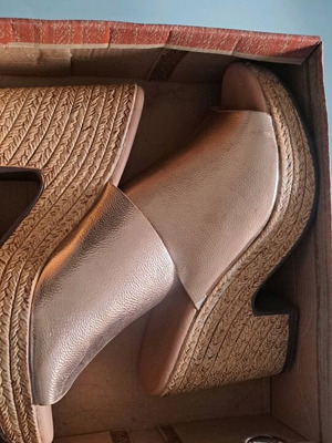 Women’s shoes wedge sandals new, beige size 39