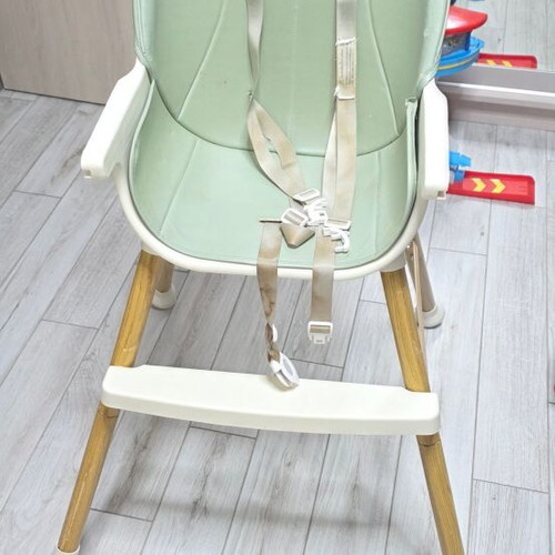 Kiddo highchair used with removable seat and washable cover