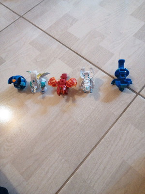 Bakugan like new, set of 5 with one broken