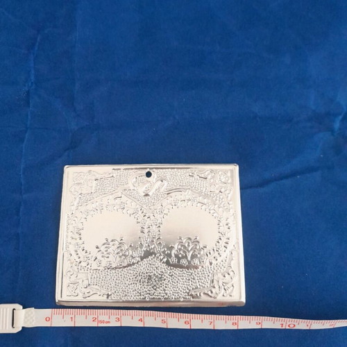 Metal votive new in excellent condition