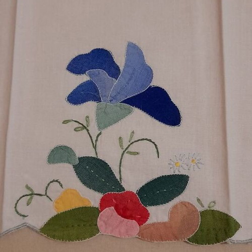Vintage cotton towels set of 2 with colorful appliqué flowers