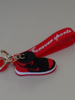 Μπρελόκ Sneakers Vintage κόκκινο σαν καινούργιο