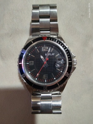 Replay Diver Style men's watch with stainless steel bracelet and date display