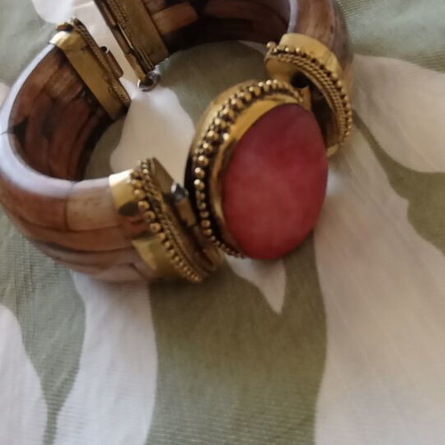 Bracelet new, impressive design with 6 cm diameter