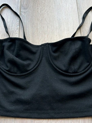 Zara women's top black, zipper, cropped, like new, size M