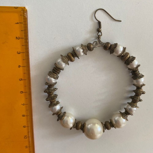 Handmade earring with pearls single