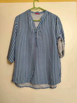 Women's striped shirt like new, size M, white and blue