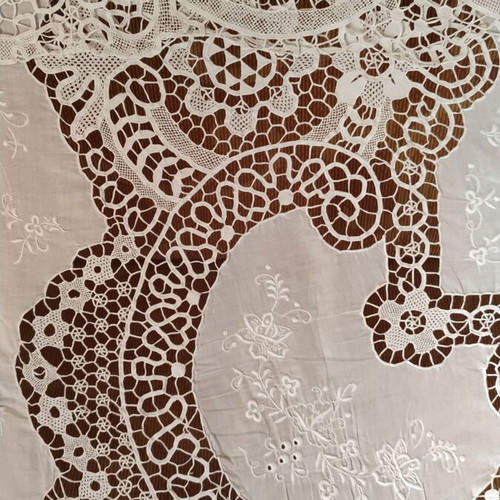 Cutwork embroidered tablecloth new 1.80x1.80