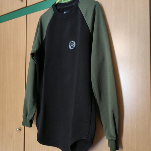 Vinyl Art Clothing Company men's long-sleeve shirt like new, black with dark khaki