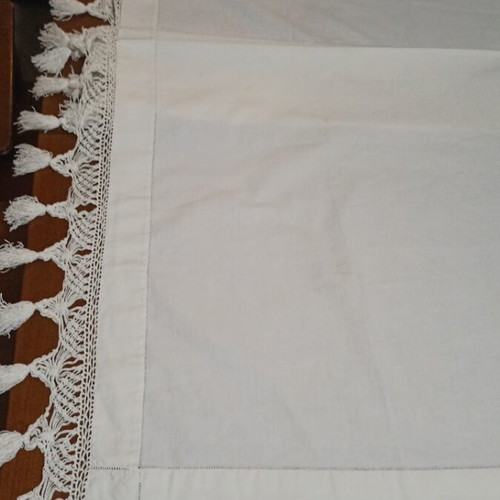 Handmade square tablecloth with lace and tassels like new