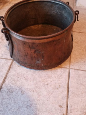 Copper cauldron used, needs cleaning and polishing
