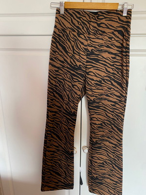 Zebra flare leggings used, brown, size S