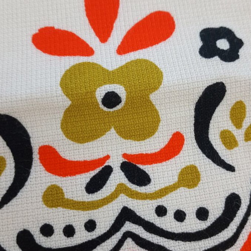 Tablecloth new 1.40x1.35 m with floral pattern