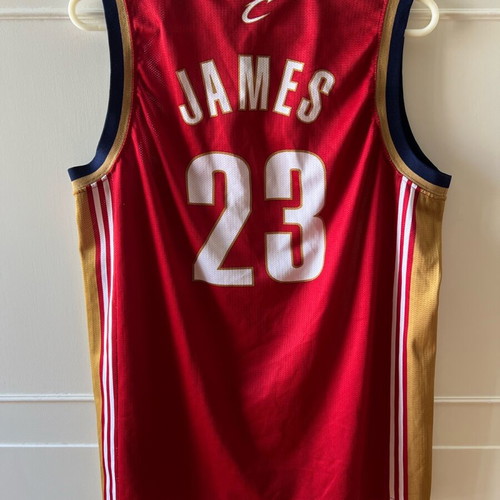 Lebron James #23 Cleveland Cavaliers Champion jersey like new Large