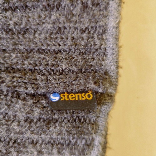 Warm knit hat like new, black and gray
