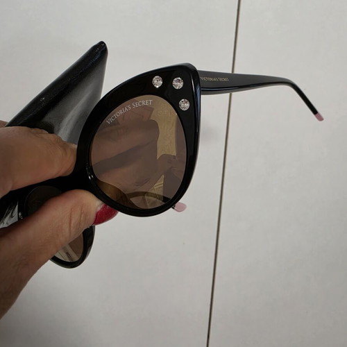 Sunglasses Victoria's Secret like new, gold mirror lenses, black frame