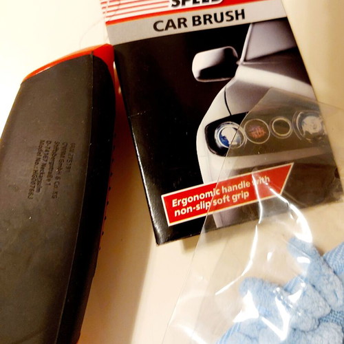 Ultimate Speed car cleaning set with brush and microfiber sponge