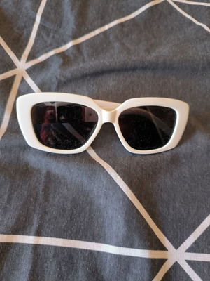 Sunglasses like new, white