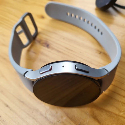 Samsung Galaxy Watch 6 like new smart watch with AMOLED display