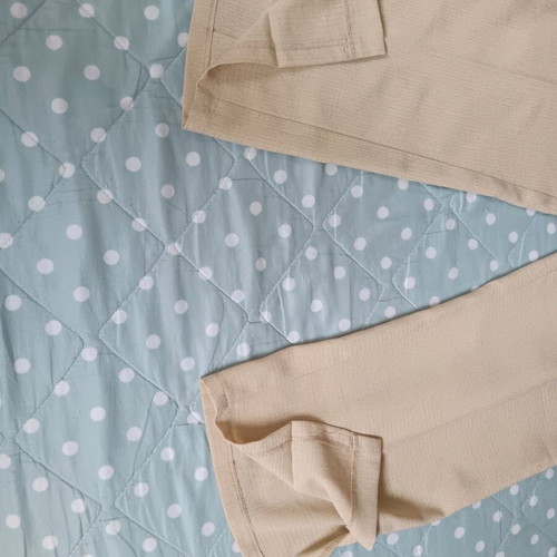 Women's beige pants new, size medium