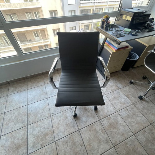 Conference table with 6 visitor chairs like new