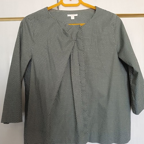 COS shirt like new with pleats and hidden buttons, white and grey, XL
