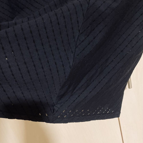 Vogue black elastic blouse with V-neck and zipper