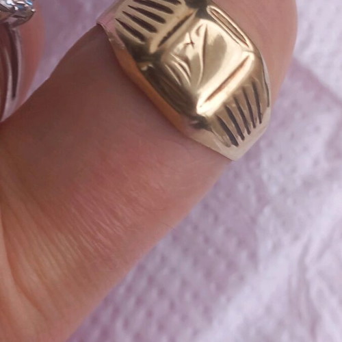 Gold ring 14 carat large like new