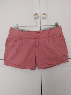 Sisco 19 shorts like new, size XL, red and pink