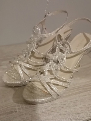 Menbur gold sandals size 40 like new