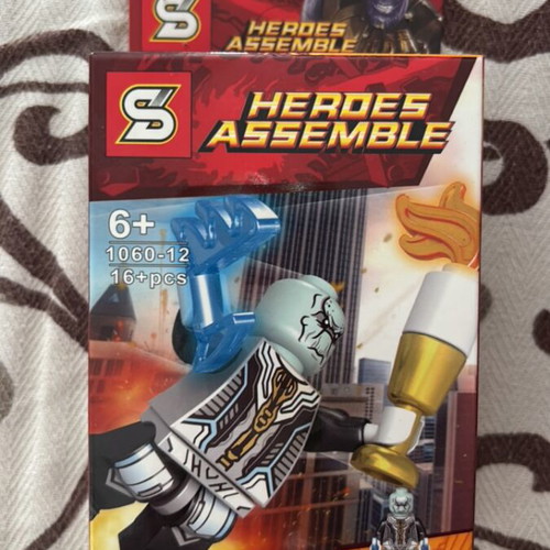 Heroes Assemble Sheng Yuan figures new, non-Lego set