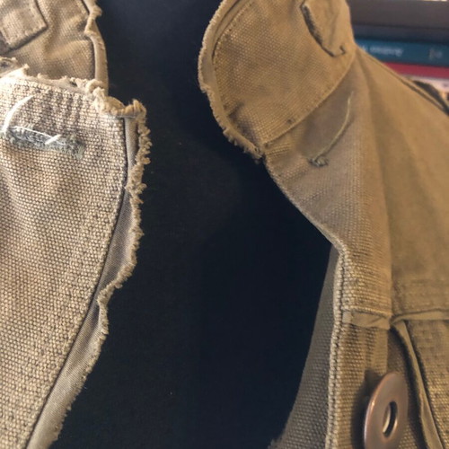 Military Cropped Jacket Thesis like new in khaki color