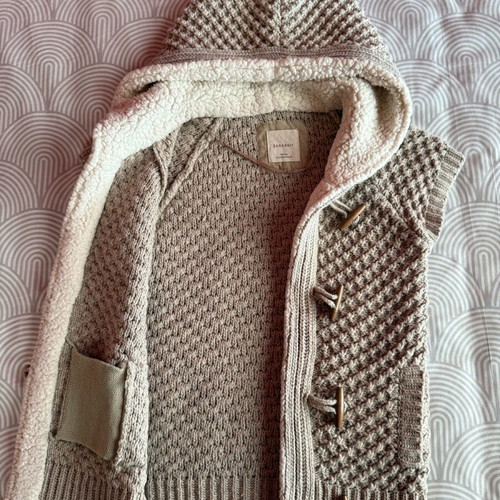 Zara knit sleeveless cardigan like new, beige with wooden buttons